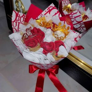 вечен букет от 12 рози и коронка