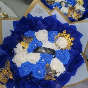 вечен букет от 12 рози с корона