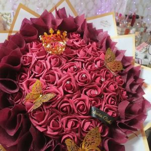 вечен букет от 51 рози и коронка