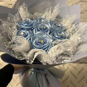 Букет от сатенени рози