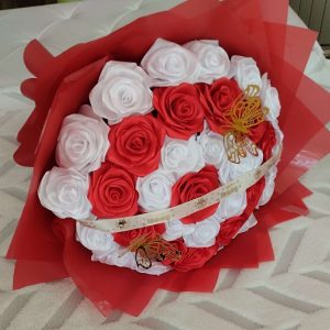 Букет от сатенени рози Букет от сатенени рози