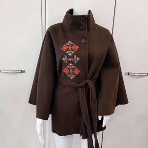 Пончо с бродирана шевица