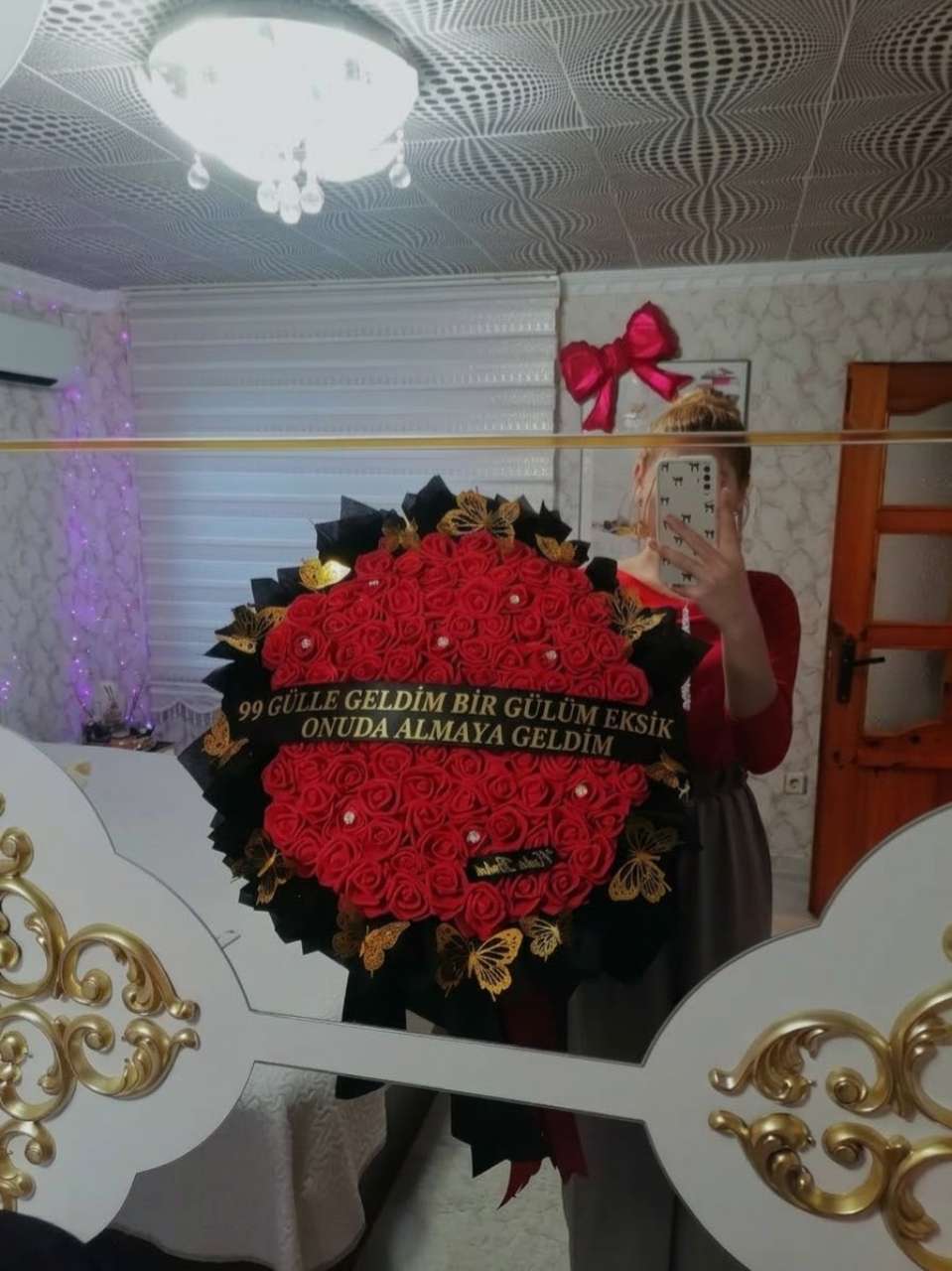 вечен букет от 99 рози с надпис вечен букет от 99 рози с надпис